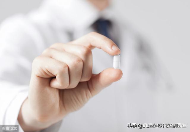 患了骨性关节炎怎么治疗:关节坏了，走不动路了怎么办？骨关节炎吃药还是手术好？