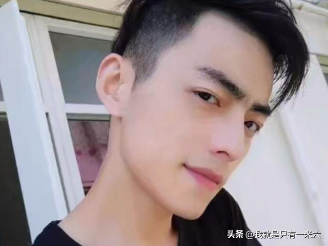 英雄联盟斗鱼主播酷似霍建华,被却网友调侃为“电竞钢铁直男”,如何评论？