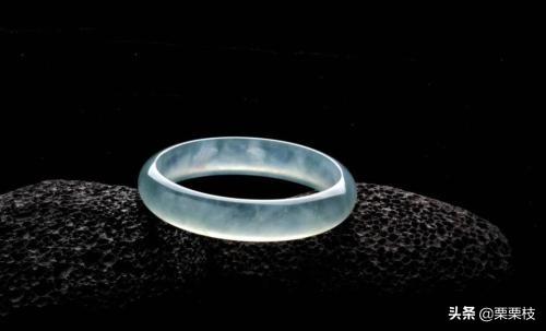 手镯怎么套进去,带手镯方法，怎样更容易带上去？