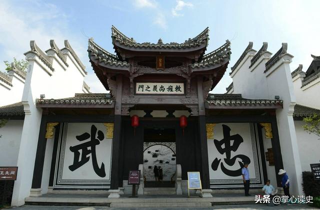 黄忠为什么出名很晚？年轻的时候在干什么？
