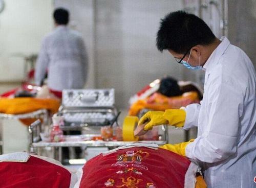 李毓芬整容前:为什么殡仪馆在遗体化妆整容时候不让家属靠近？