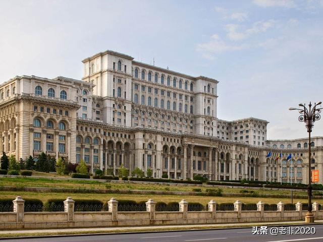 爱尔兰女与阿尔萨斯牧羊犬:第一次欧洲旅游，你会选择哪个国家？
