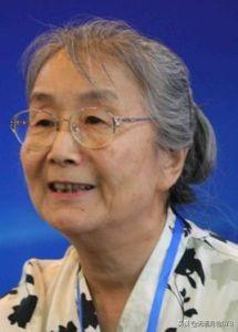 “文坛祖母”冰心99岁离开人世,留下3个子女,如今现状如何？