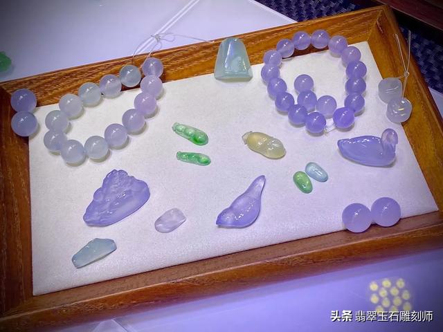 真玉镯断了是什么样的,这个玉镯是断裂纹还是絮？是真的吗？