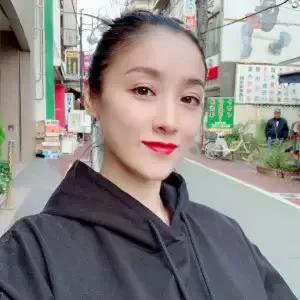 陈婷和张艺谋结婚照:8年过去了，被张艺谋开除出剧组，爆料张艺谋超生的女星今何在？