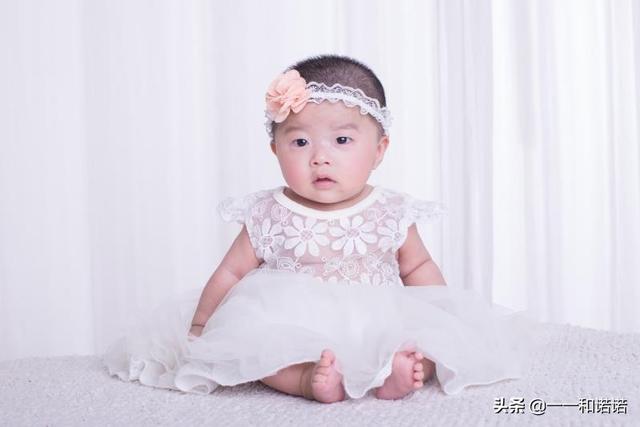 实拍90后挤奶喂狗:吸奶后用母乳瓶喂，这样的历程你们坚持了几个月？
