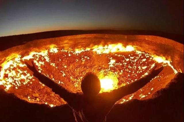 俄罗斯阿哈尔捷金马:土库曼斯坦一场大火烧了近50年，损失超百亿，为什么不灭了它？