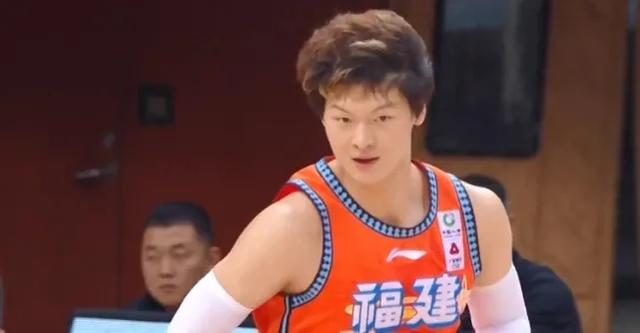 CBA上海男篮再次报价王哲林，4000万+董瀚麟，伍佰兰会心动么？