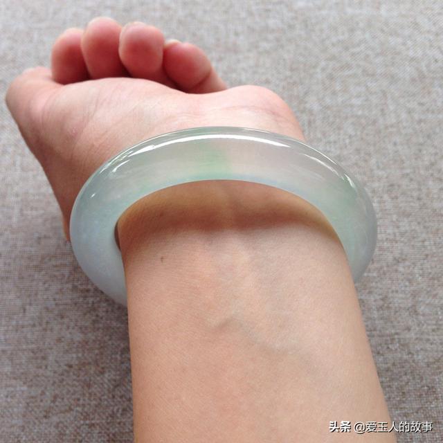 怎么判断翡翠已经戴活了,翡翠玉镯有裂缝戴久了会自动愈合吗？