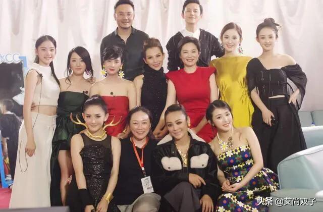 谢娜模仿偶像来了:大家觉得谢娜参演的片子中，展现了她的演技吗？