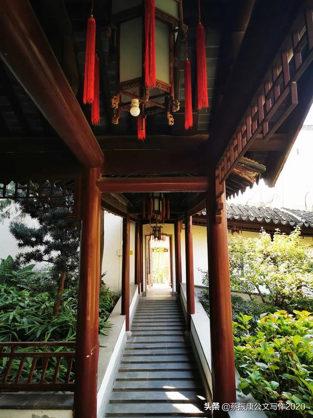 写文章要“言之有物”,怎样写才能突出所谓的“物”？
