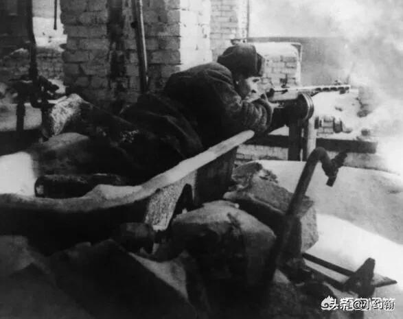 我是翻车鱼:作为二战最为悲壮的战役，斯大林格勒战役有多惨烈？