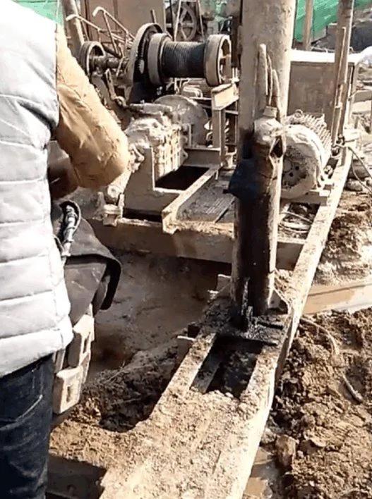工地打桩灵异事件:工地潜水员为什么称为“水鬼”？他们下井前为何要携带一把剪刀？
