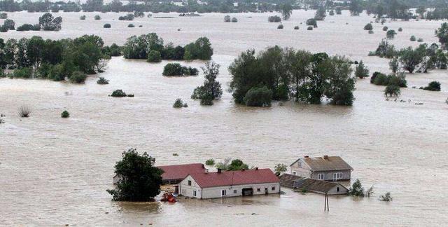 “灿都”暴雨洪水防御，河南暴雨导致多个城市内涝，车辆、商铺被淹，财产损失该怎么办