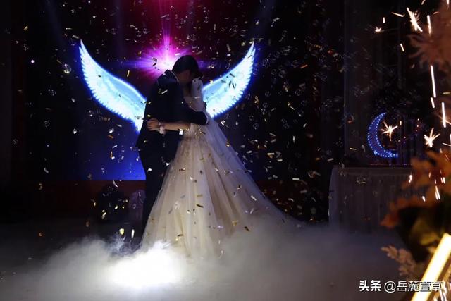 周弋楠婚礼现场:婚礼现场我岳父母要参加，可我家风俗是他们不能参加，要答应吗？