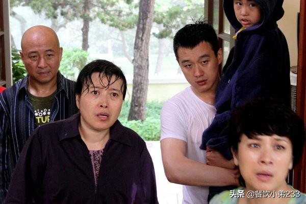 门第电视剧剧情介绍:电视剧《门·第》中余妈说的“插花编篓”是什么意思？