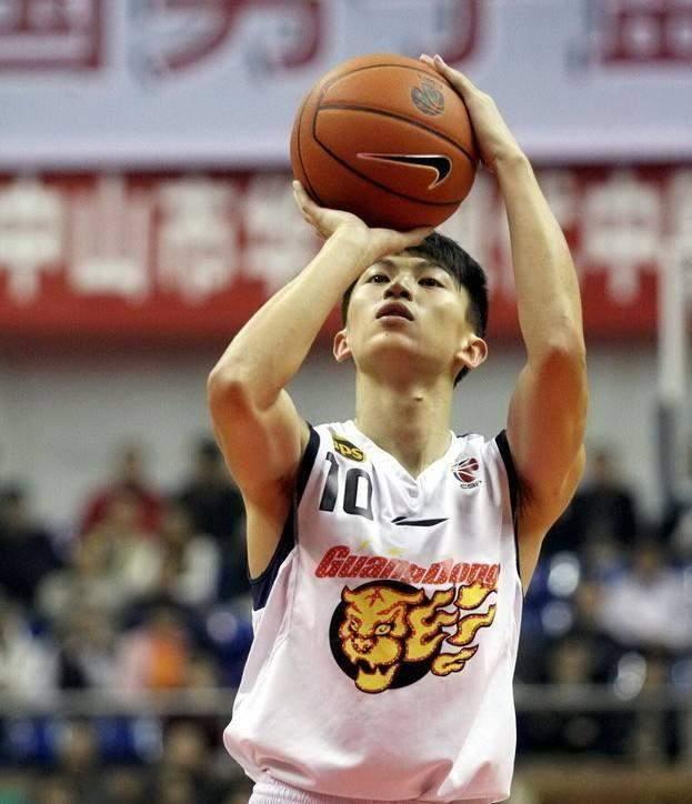 陈俊宇:打街头篮球的张天宇，实力有没有达到CBA职业球员的水准