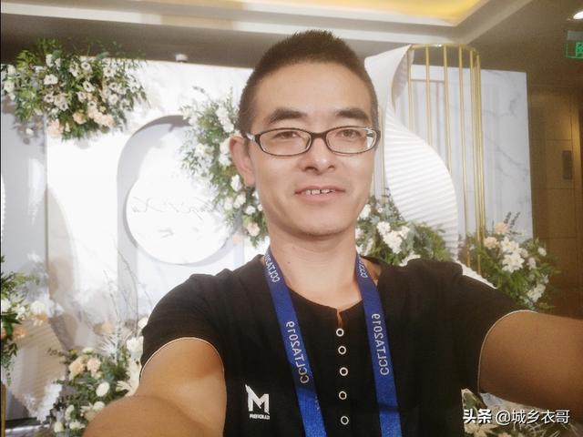 我想做服装,朋友说义乌可以进货,请问还有哪里推荐吗？