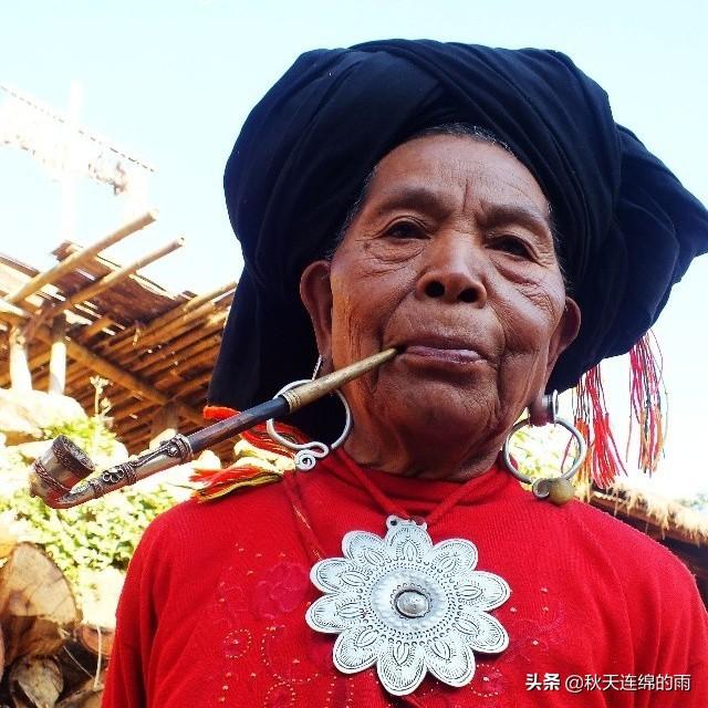 翁丁佤寨明火已扑灭:旅游的时候你会买纪念品么