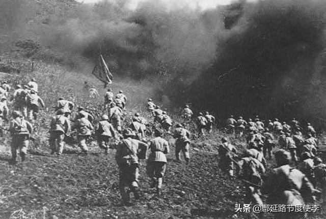 美国五星上将麦克阿瑟是怎样被解职的？为什么？插图101