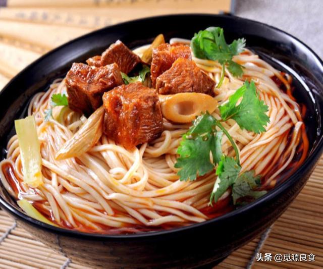 为什么面馆里一般都是用水煮面然后放高汤里，而不直接用高汤煮面？插图31