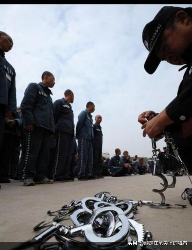 听说监狱里的犯人多数都是"聪明人",既然聪明怎么被抓的?