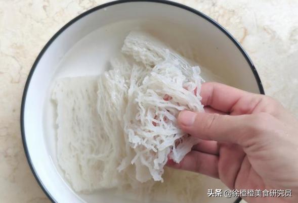 做炒米粉时需要注意什么技巧，炒米线用的是什么粉丝怎么做好吃