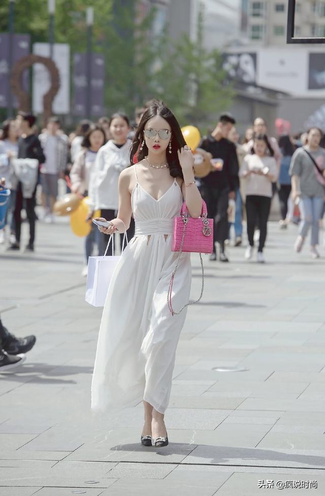 冯绍峰穿蕾丝睡裙:女性要如何穿着才能显得性感而不轻佻？