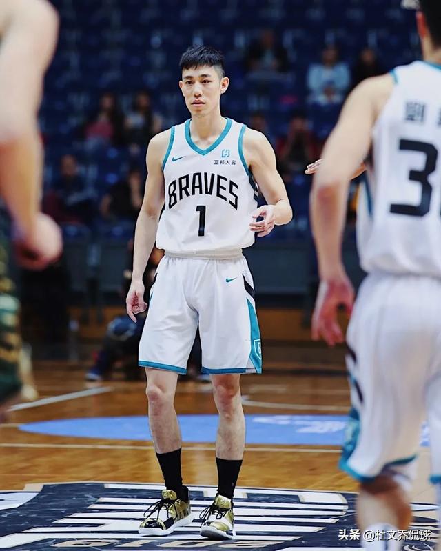 林书豪简介:湖人弃将林书豪为何在CBA打得风生水起？