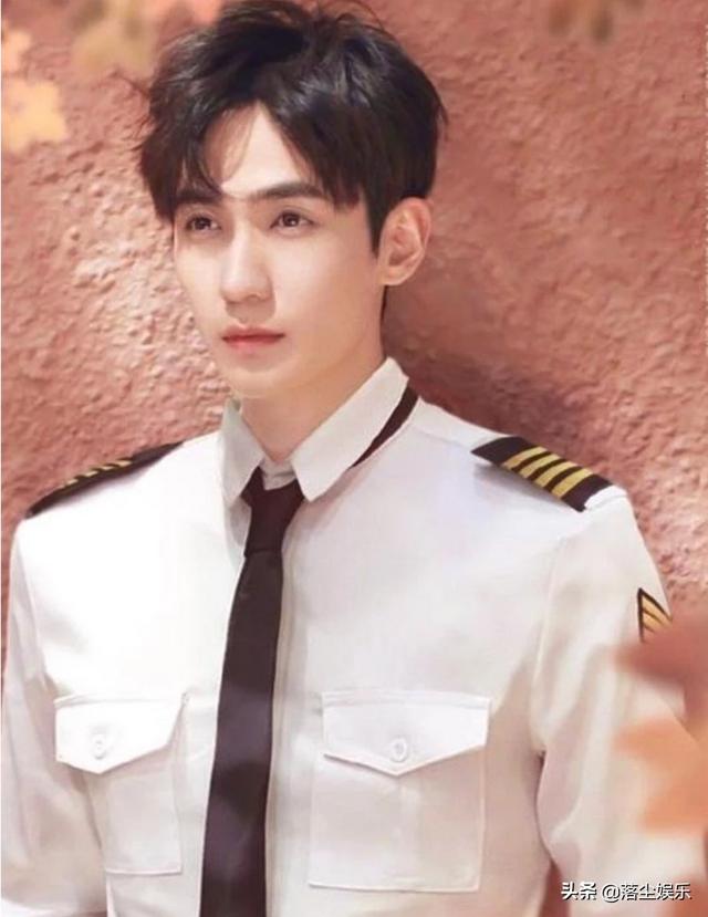 童谣和章子怡好像:怎么看待朱一龙出演《叛逆者》