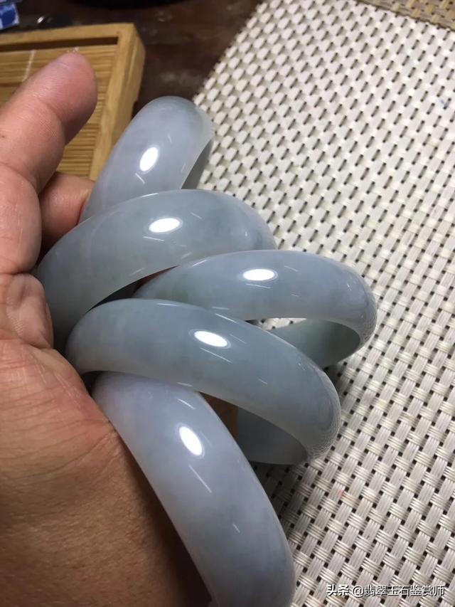 翡翠的品种和等级,翡翠分类和命名是怎样的？