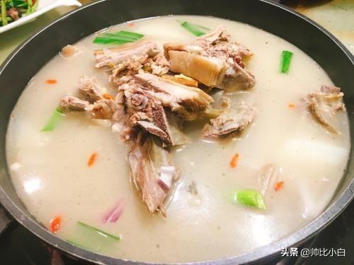 牛膝骨汤:牛大腿骨怎么熬汤比较好？