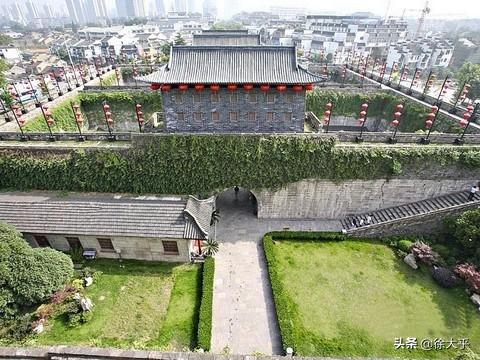 北京都城刘伯温，朱元璋想定安徽一个小县城为国都，刘伯温看后说了九个字