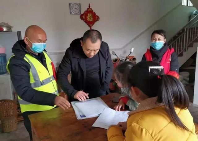 普通公务员一年的总收入大概是多少？