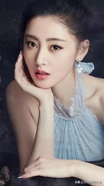 凌织羽:女生什么穿搭最让你觉得性感
