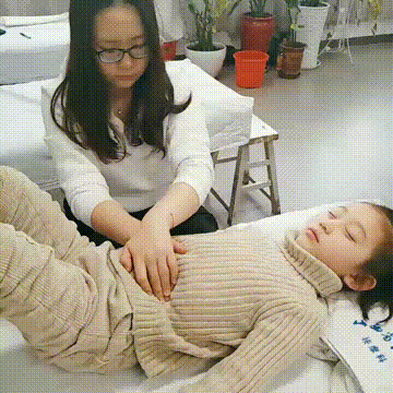 满月的宝宝便秘常用棉签刺激,现在感觉不会自己排便了怎么办？