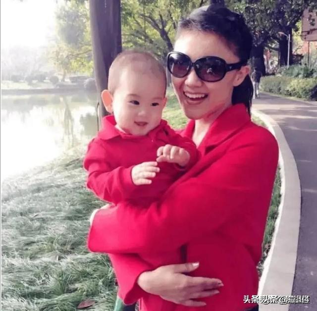你说一个女人在家带娃没了收入会不会被家里人反感不喜欢啊？