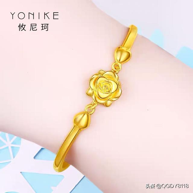 翡翠手镯的款式有几种,2019年流行的金手镯款式有哪些？