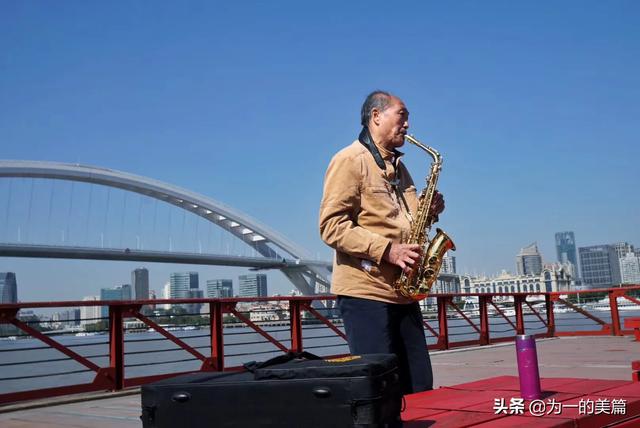 上海红美丽:你觉得重庆和上海哪里的夜景比较好看？