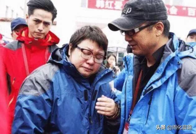 韩红怎么了:对于韩红去河南救灾，怒斥合影者“一边去”，大家有什么看法？