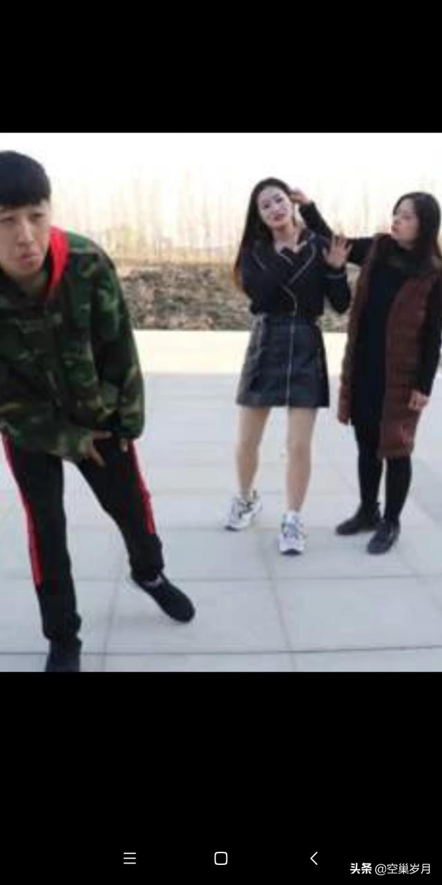 有的人喜欢嘲笑他人,总是拿着放大镜看别人的不足。哪些故事说明嘲笑他人不是好行为？