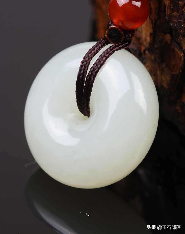 和田玉有裂纹能养好吗,和田玉有裂，价值有多大影响？