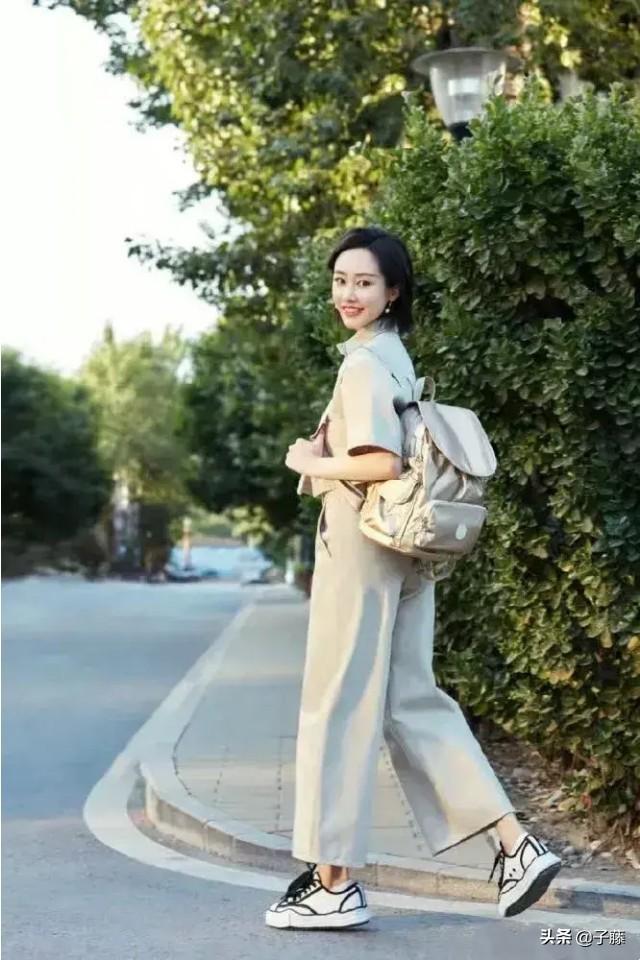 带着神仙红包群回过去:我被一个女的缠上了，我真不知道怎么办了，可以帮我出个主意吗？