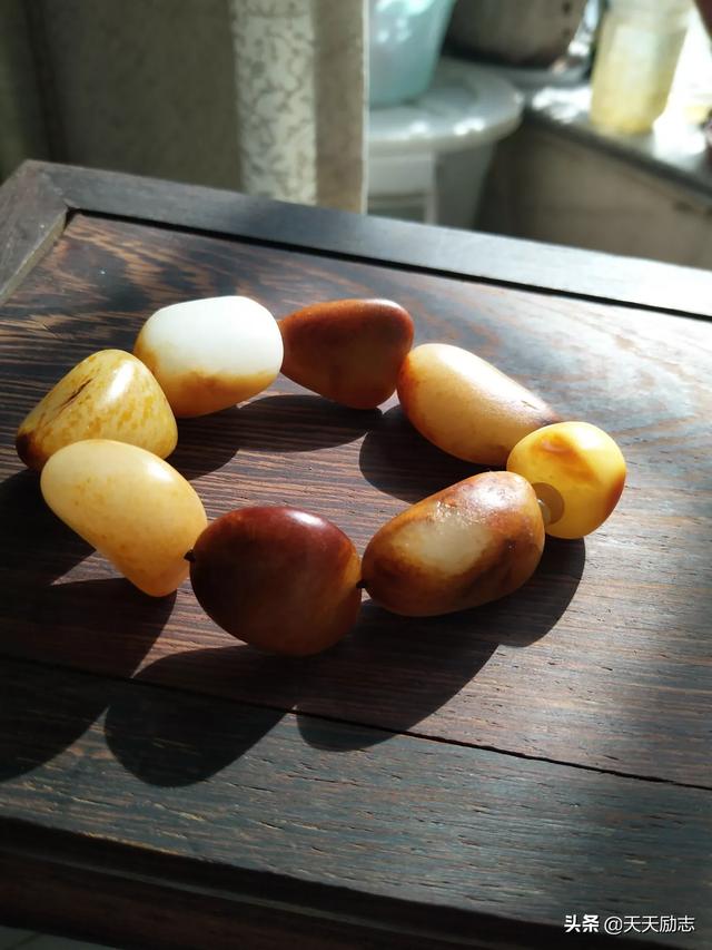 和田玉为什么不通透不透亮,为什么和田玉有籽料而青海玉没有籽料？