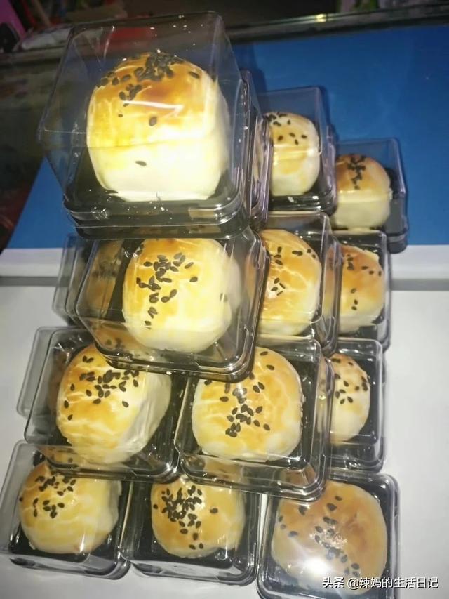商品蛋黄粉怎么做:蛋黄酥里的蛋黄是鸡蛋黄吗？怎么做好吃？