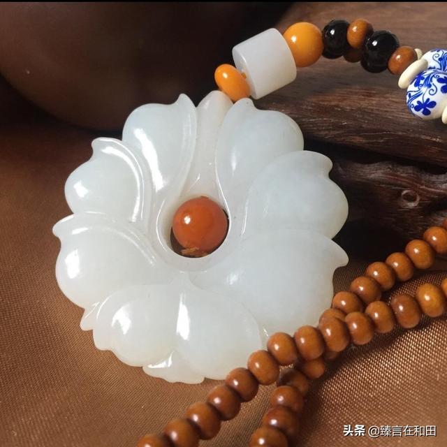 女人和田玉戴什么图案好,送礼送和田玉合适吗？有哪些礼物值得推荐？