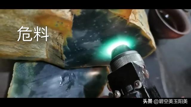 怎样区分危料和翡翠,危料有种料色料之分吗？具体是怎样的？