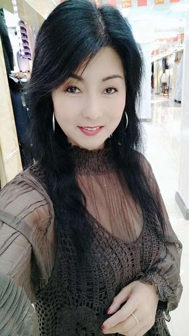 来晒晒,来比一比,谁的媳妇最漂亮,怎么样？