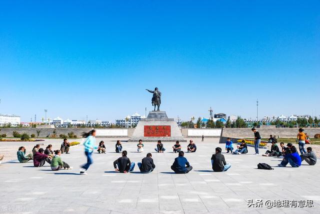 为什么蒙古帝国分裂成四个国家，其他都叫汗国，单单东亚这边叫元朝？