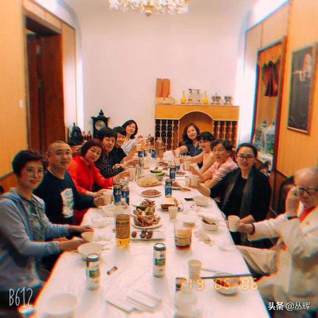 被孤独打翻了所有的情绪:为什么现在的人充满了暴戾，抑郁，孤独等负面情绪？(九大负面情绪是什么)